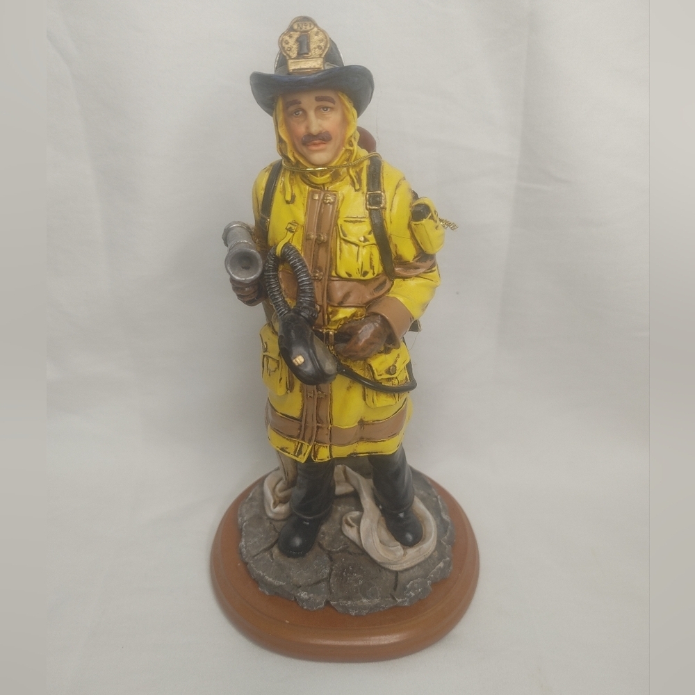 VANMARK Male Firefighter Figurine, Yellow & Black, Ready for Action FILO -1997